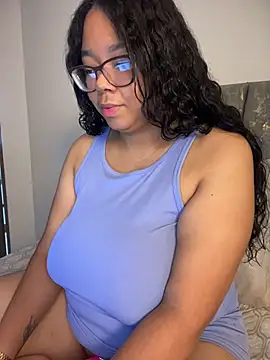 Snapshot of XMara chatting on May 27, 2026, 4:48 pm XMara online show from May 27, 2026, 4:48 pm