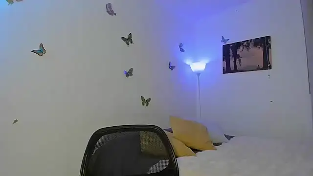 Snapshot of Mila-yang chatting on October 5, 2025, 9:02 pm Mila-yang online show from October 5, 2025, 9:02 pm