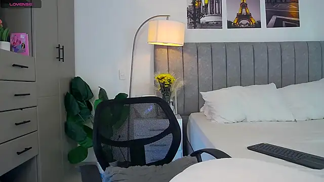 caralella online show from November 27, 2025, 8:00 pm