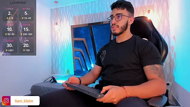 Liam Kleiin online show from November 24, 2025, 11:43 am