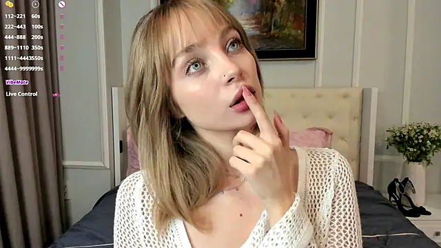  LISA BABYMETAL  online show from December 20, 2025, 8:10 am