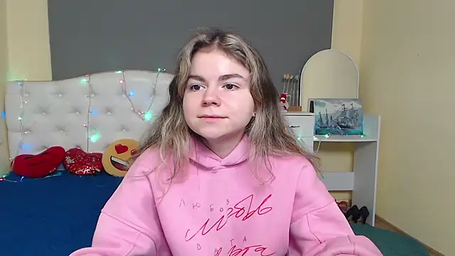 TinaRedly online show from December 4, 2025, 6:49 pm