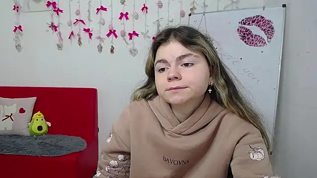 TinaRedly online show from April 8, 2026, 6:08 pm