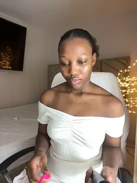 kellya  online show from November 12, 2025, 11:25 pm