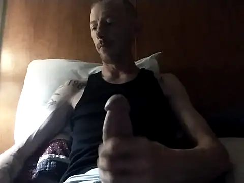 elmerfuddin87 online show from October 7, 2025, 9:45 pm