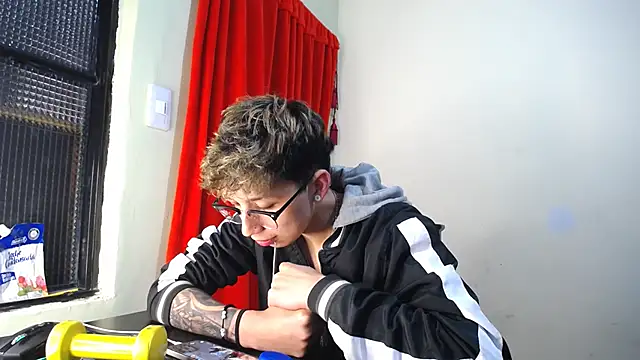  Thomas hot  online show from February 1, 2025, 9:40 pm