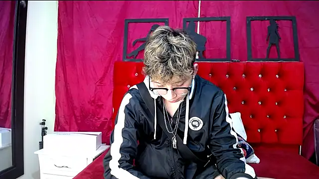  Thomas hot  online show from February 19, 2025, 5:16 am