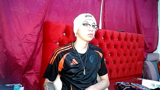  Thomas hot  online show from March 22, 2025, 2:27 am