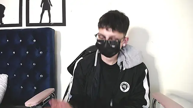  Thomas hot  online show from September 26, 2025, 3:43 am