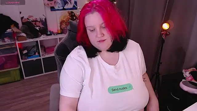 lissamuff online show from March 7, 2025, 4:44 pm