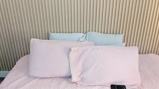 charlottebrowns  online show from January 9, 2026, 1:25 pm