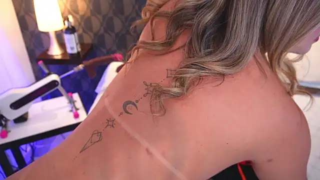 Snapshot of SharomRoss chatting on November 27, 2025, 4:53 pm SharomRoss online show from November 27, 2025, 4:53 pm