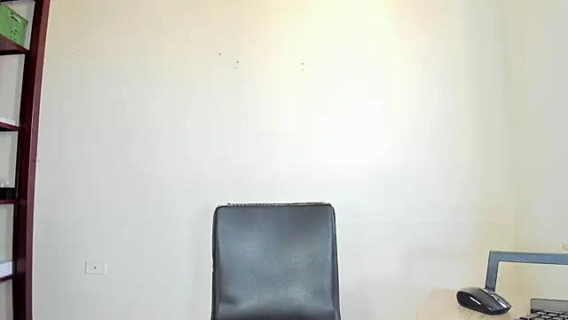 Snapshot of xmissinchesxx chatting on September 10, 2025, 9:04 pm xmissinchesxx online show from September 10, 2025, 9:04 pm