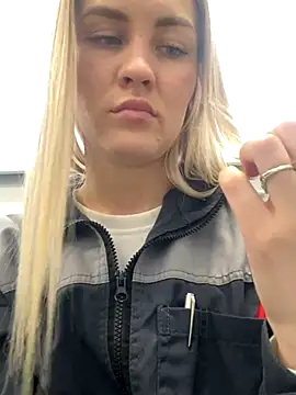 DreamGirl-777 online show from December 6, 2024, 10:16 am