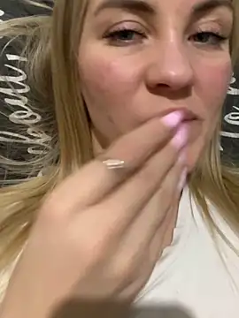 DreamGirl-777 online show from December 6, 2024, 2:49 pm