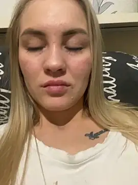 DreamGirl-777 online show from December 6, 2024, 6:17 pm