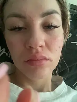 DreamGirl-777 online show from December 19, 2024, 8:23 am