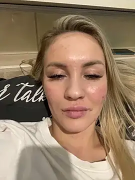 DreamGirl-777 online show from December 19, 2024, 4:57 pm