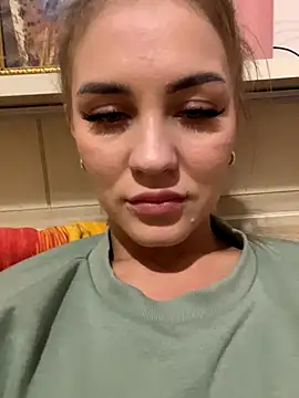 DreamGirl-777 online show from September 14, 2025, 2:05 pm