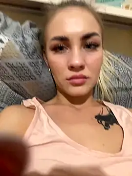 DreamGirl-777 online show from October 23, 2025, 1:54 pm