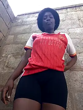 Snapshot of Swirly_blac chatting on November 19, 2025, 5:40 am Swirly blac online show from November 19, 2025, 5:40 am