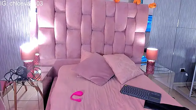 Chloe evans   online show from October 31, 2025, 11:11 am