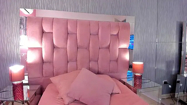 Chloe evans   online show from November 7, 2025, 11:43 am