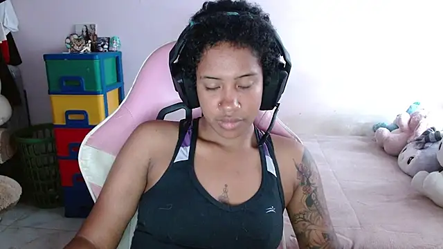 TiffanyRoouse online show from November 4, 2025, 9:36 pm