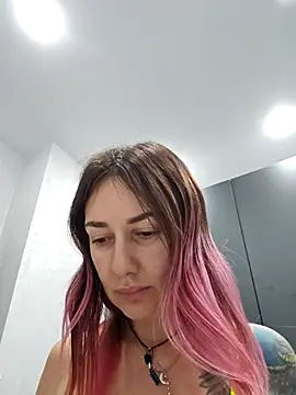 Snapshot of BlueXOwl chatting on October 9, 2025, 4:16 pm BlueXOwl online show from October 9, 2025, 4:16 pm