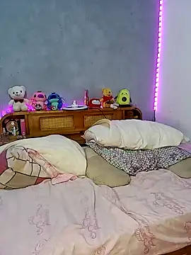 Snapshot of Khara_Mel chatting on December 19, 2024, 4:23 am Khara Mel online show from December 19, 2024, 4:23 am