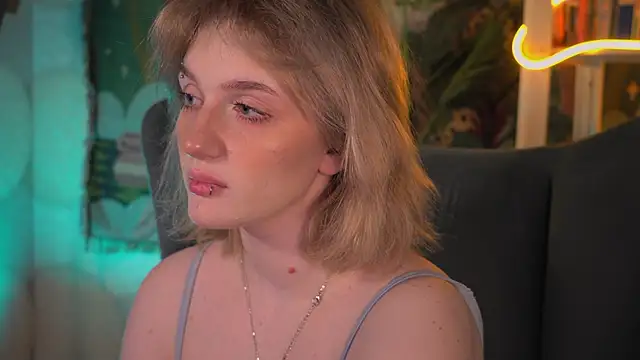 ELLIEJAY online show from April 3, 2026, 5:38 am