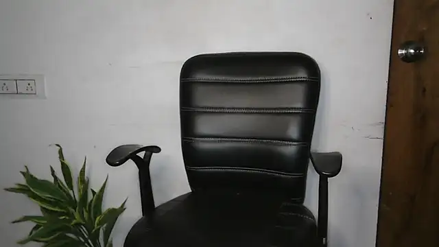 Snapshot of Suzie_darling chatting on October 5, 2025, 1:42 pm Suzie darling online show from October 5, 2025, 1:42 pm