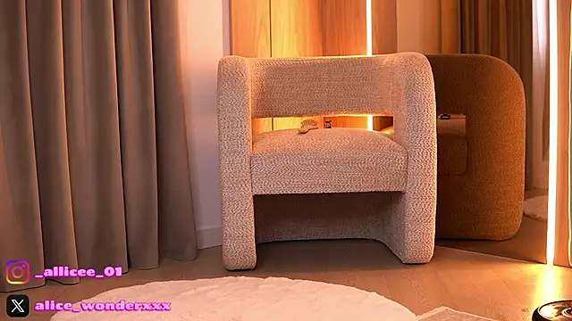 VanessaSimon online show from March 22, 2026, 6:17 am