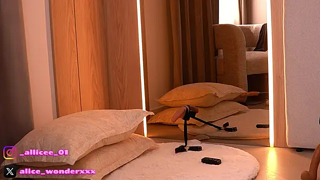 VanessaSimon online show from April 11, 2026, 7:45 am