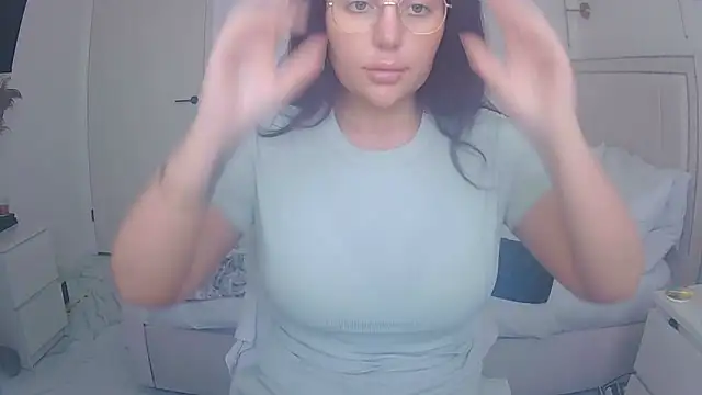 magical mia online show from April 27, 2026, 10:13 am