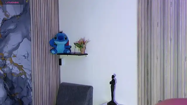 LissaWiild online show from November 21, 2025, 7:34 pm