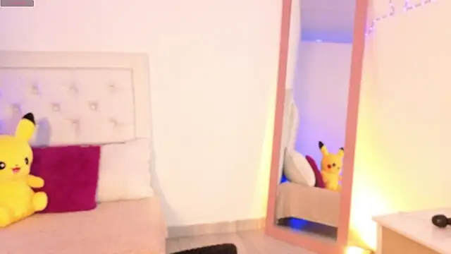 little kawaiigirl  online show from January 15, 2026, 11:52 pm