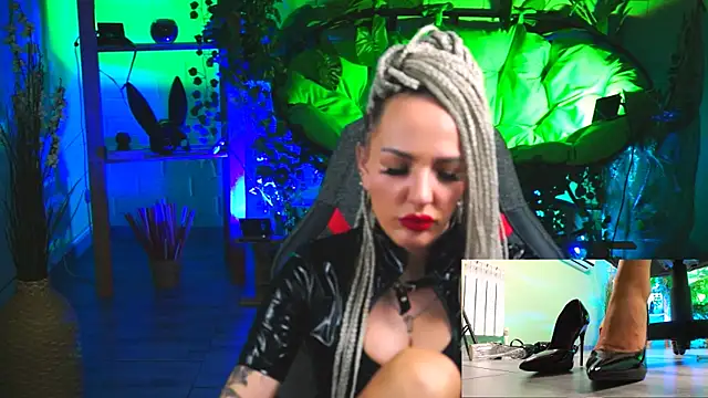 Snapshot of MonicaMaxwel chatting on March 1, 2025, 3:05 pm MonicaMaxwel online show from March 1, 2025, 3:05 pm