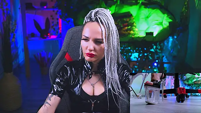 Snapshot of MonicaMaxwel chatting on March 5, 2025, 12:11 pm MonicaMaxwel online show from March 5, 2025, 12:11 pm