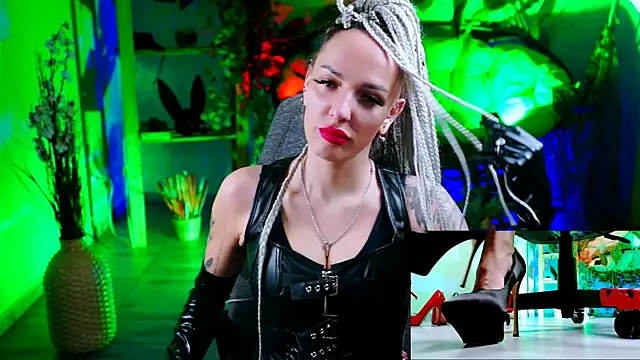 Snapshot of MonicaMaxwel chatting on March 16, 2025, 12:00 pm MonicaMaxwel online show from March 16, 2025, 12:00 pm