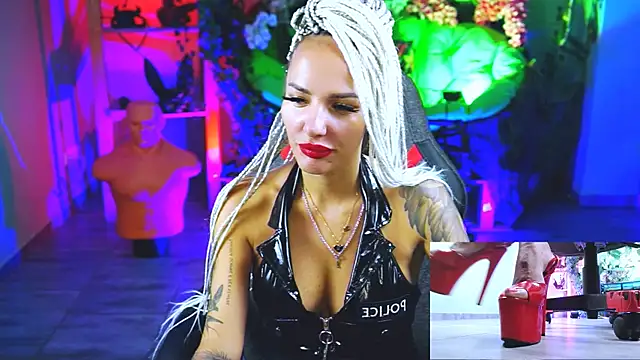 Snapshot of MonicaMaxwel chatting on September 10, 2025, 11:10 am MonicaMaxwel online show from September 10, 2025, 11:10 am