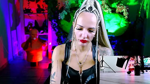 Snapshot of MonicaMaxwel chatting on October 27, 2025, 11:14 am MonicaMaxwel online show from October 27, 2025, 11:14 am