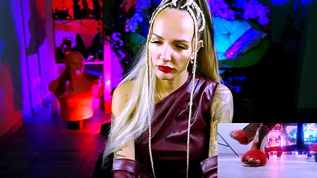 Snapshot of MonicaMaxwel chatting on November 2, 2025, 11:01 am MonicaMaxwel online show from November 2, 2025, 11:01 am