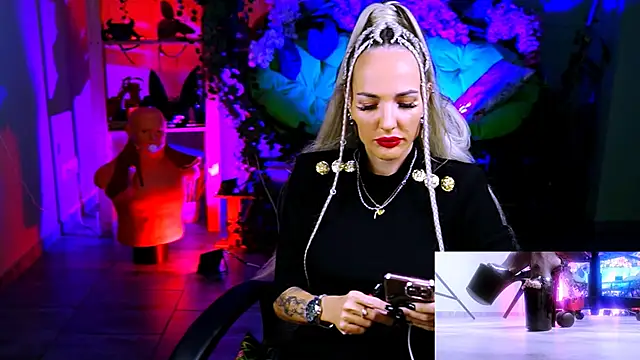 Snapshot of MonicaMaxwel chatting on November 3, 2025, 11:11 am MonicaMaxwel online show from November 3, 2025, 11:11 am