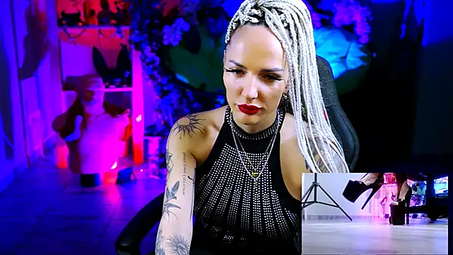 Snapshot of MonicaMaxwel chatting on November 13, 2025, 10:58 am MonicaMaxwel online show from November 13, 2025, 10:58 am