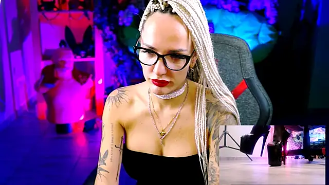 Snapshot of MonicaMaxwel chatting on November 15, 2025, 10:45 am MonicaMaxwel online show from November 15, 2025, 10:45 am