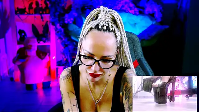 Snapshot of MonicaMaxwel chatting on November 19, 2025, 11:10 am MonicaMaxwel online show from November 19, 2025, 11:10 am