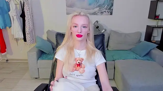 Snapshot of AleksaBlonde chatting on January 16, 2025, 5:32 am AleksaBlonde online show from January 16, 2025, 5:32 am