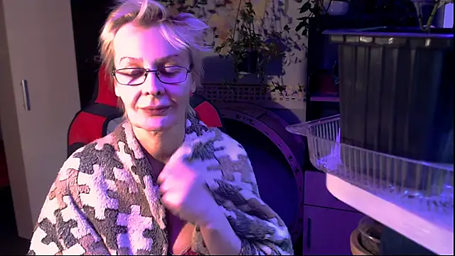 HelgaHimmell online show from May 27, 2026, 4:48 pm