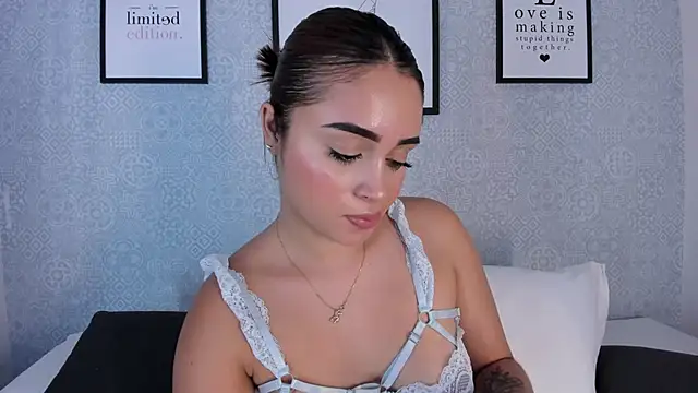 Snapshot of sophia_98 chatting on February 17, 2025, 8:04 pm sophia 98 online show from February 17, 2025, 8:04 pm